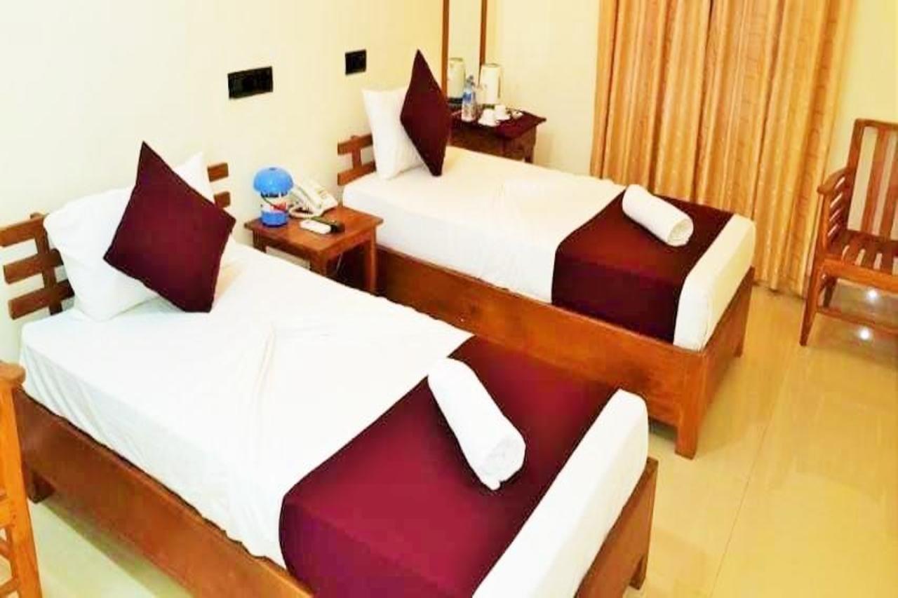 טרינקומאלה Luxury Everest Hotel מראה חיצוני תמונה