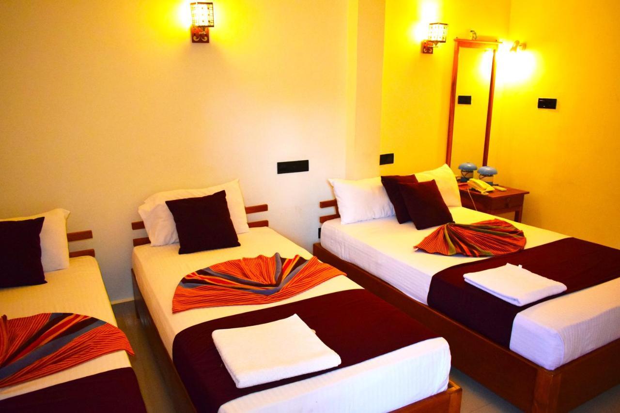 טרינקומאלה Luxury Everest Hotel מראה חיצוני תמונה