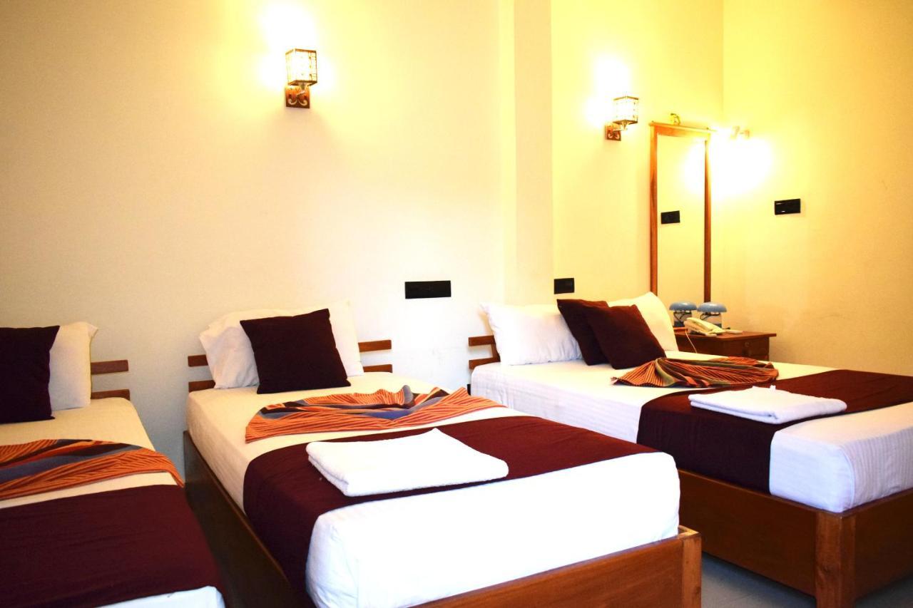 טרינקומאלה Luxury Everest Hotel מראה חיצוני תמונה