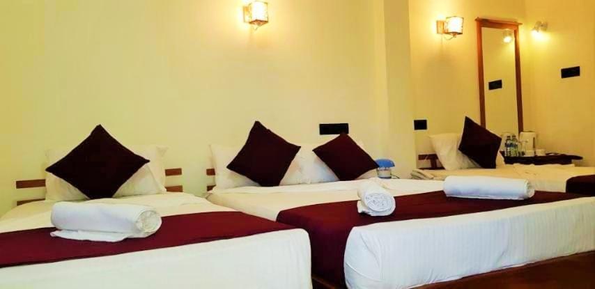 טרינקומאלה Luxury Everest Hotel מראה חיצוני תמונה