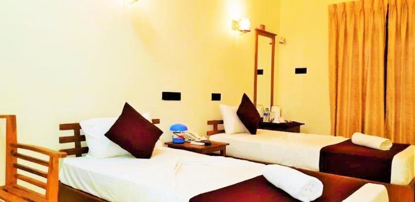 טרינקומאלה Luxury Everest Hotel מראה חיצוני תמונה