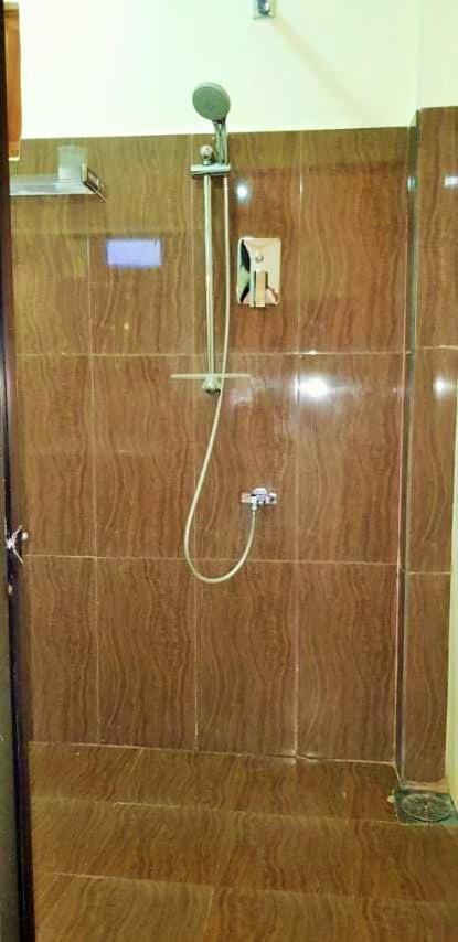 טרינקומאלה Luxury Everest Hotel מראה חיצוני תמונה