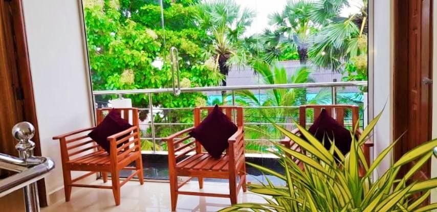 טרינקומאלה Luxury Everest Hotel מראה חיצוני תמונה